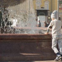Мальчик около фонтана. :: Виктор Евстратов
