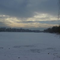 Зимнее   озеро   в   Надворной :: Андрей  Васильевич Коляскин