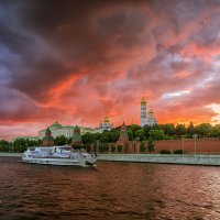 Закат над Московским кремлем. :: Игорь Соболев