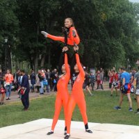 показательные выступления спортсменов в городском парке :: Горкун Ольга Николаевна 