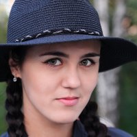 В шляпе. :: Саша Бабаев
