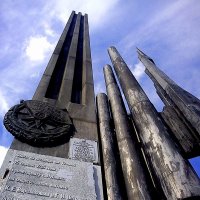 Памятник Вручение Ордена Красного Знамени трудящимся г.Луганска 15 апреля 1925 года :: Наталья (ShadeNataly) Мельник
