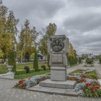 Поклонный крест Михаилу Тверскому в Городском саду Твери. :: Михаил "Skipper"