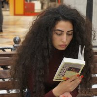 Девушка с книгой. :: Саша Бабаев