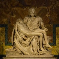 Ватикан.«Оплакивание Христа» — первая и наиболее выдающаяся пьета, созданная Микеланджело Буонарроти :: Galina Leskova