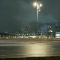 Вечерняя прогулка по мостовой :: Сергей 