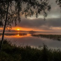 "Закат на озере" :: Алексей Мезенцев