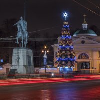 Памятник Александру Невскому и новогодняя ёлка. Санкт-Петербург :: Марина Ножко