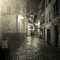 ночная прогулка зимний дождь :: Mikhail 