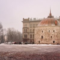 Круглая башня -  одна из двух сохранившихся боевых башен средневековой Выборгской крепости :: Юлия Новикова