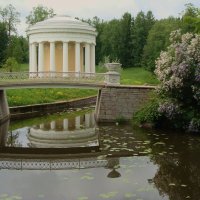 Храм Дружбы, отражение в реке :: Галина Козлова 