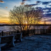 Spring evening at the lake :: Dmitry Ozersky