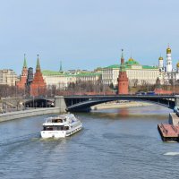 Вид на Кремль с Патриаршего моста :: Константин Анисимов