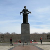 Монумент "Мать-Родина" :: Вера Щукина