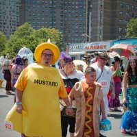 На параде русалок в Бруклине :: Олег Чемоданов