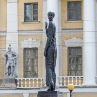 Памятник Ахматовой :: Сергей Лындин