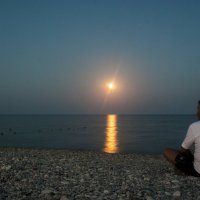 Автопортрет на фоне Луны :: Александр Буторин