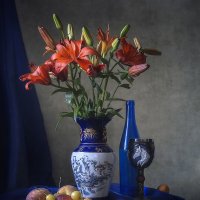 Натюрморт с лилиями и фруктами :: Ирина Приходько
