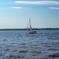 Яхта на озере :: Евгений Ветров