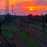 Железка готовится к ночной смене. :: shabof 