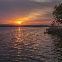 Апрельский вечер на водохранилище 2015 :: Юрий Клишин