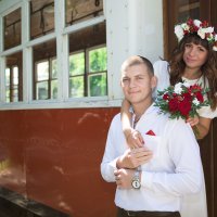 Жених и невеста у трамвая :: Valentina Zaytseva