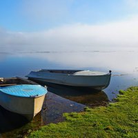 Лодки на фоне тумана :: Сергей Шаврин