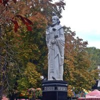 Памятник Святому Николаю в Каштановом сквере :: Татьяна Ларионова