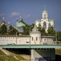 Вид на купола храмов Спасо-Преображенского монастыря :: Юрий Велицкий