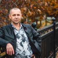 Автопортрет на фоне осени :: Вячеслав Васильевич Болякин