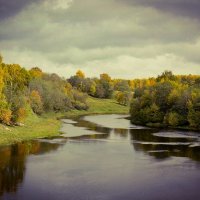 осень на реке :: Сергей Кочнев