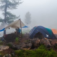 Лагерь в тумане :: Сергей Карцев