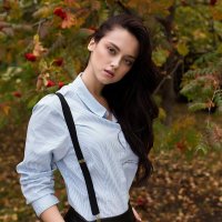 Красивая девушка в рубашке осенью :: Lenar Abdrakhmanov