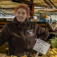 Venezia. Mercato di Rialto. Venditrice di frutta e verdura. :: Игорь Олегович Кравченко