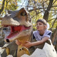Обнимашки с динозавром :: Андрей Майоров
