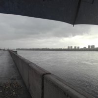 Осенний дождь на набережной :: Ирина Ермолаева