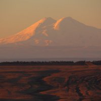 Эльбрус на рассвете :: Светлана Попова