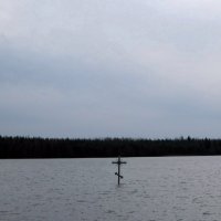 Поклонный крест на святом озере. Антониево-Дымский монастырь. :: Ирина ***