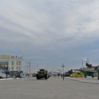 Панорама площади перед выставочным залом :: Елена Викторова 