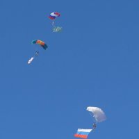 Красочные прыжки с флагами. :: Alexey YakovLev