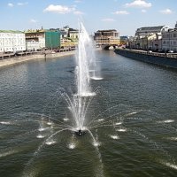 Водоотводной канал. Вид с Лужкова моста. :: Татьяна Беляева