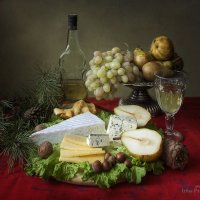 Натюрморт с сыром, вином и фруктами :: Ирина Приходько