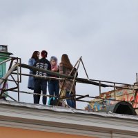 Тусовка на крыше... :: Евгений Яхим