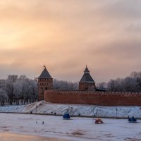 Великий Новгород, Кремль на закате зимой :: Александр Буторин