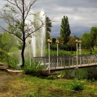 Беседка у фонтана в осеннем парке. :: barsuk lesnoi