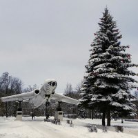 Памятник самолёт ТУ-16 :: Милешкин Владимир Алексеевич 