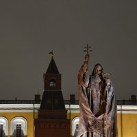 Памятник патриарху Гермогену в Александровском саду... :: Наташа *****