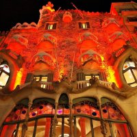 Casa Batlló Барселона в праздничной иллюминации :: wea *