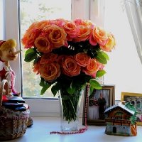 Розы на окне, осень за окном :: Надежд@ Шавенкова