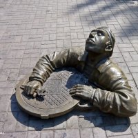 Памятник сантехнику. Бердянск :: Татьяна Ларионова